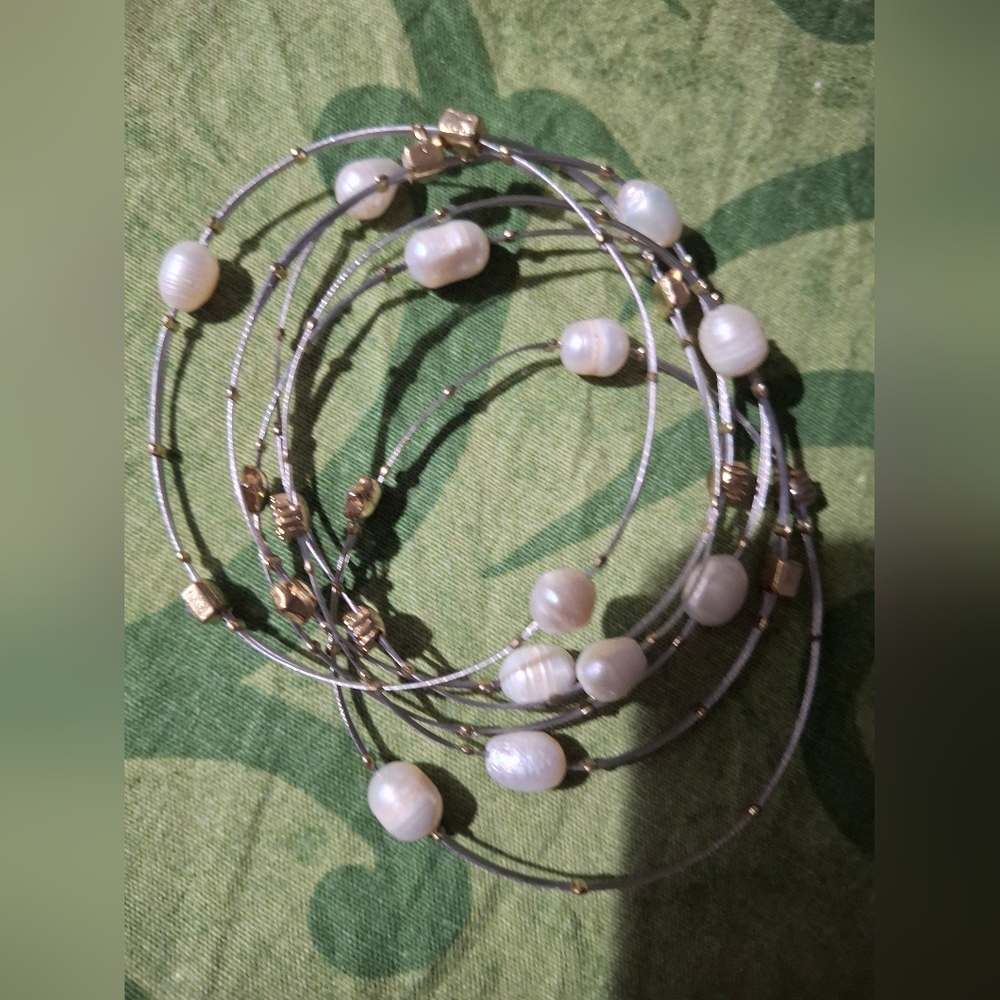 Elegant Pearl and Gold Beaded Bracelet